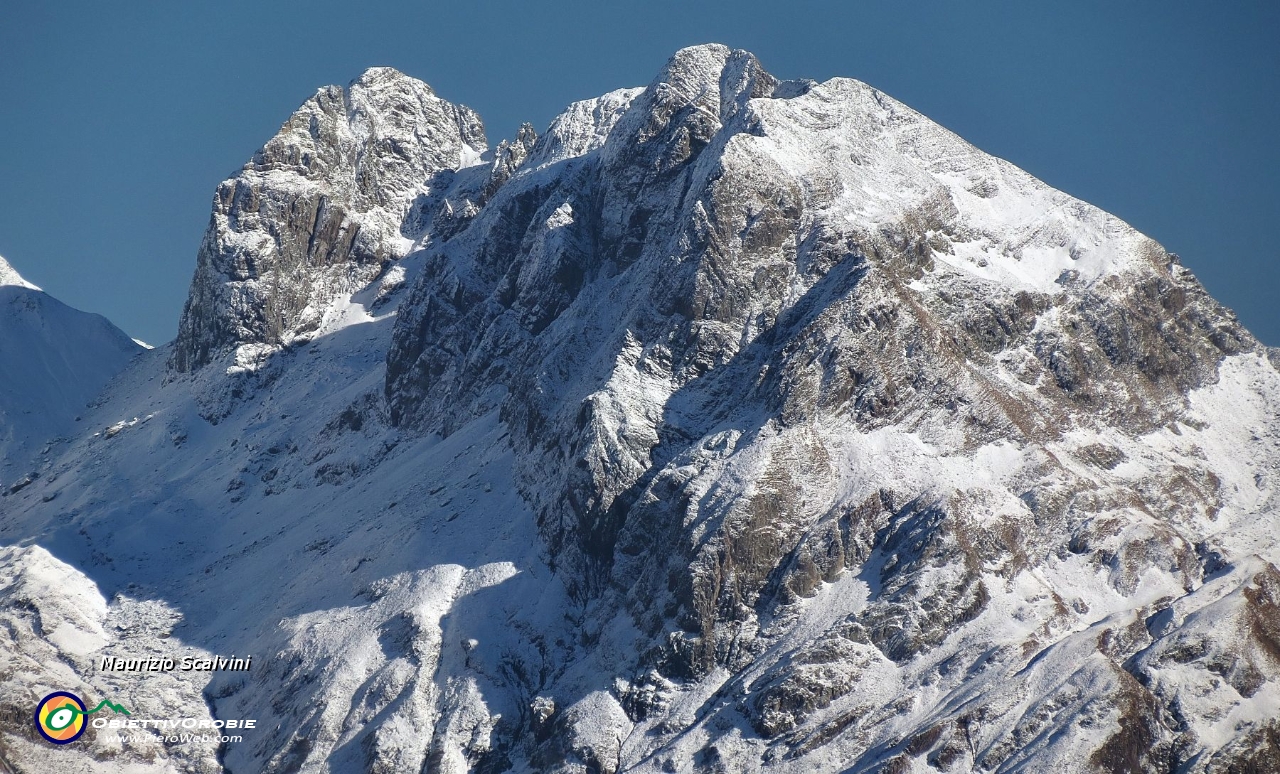 43 A destra del passo ecco Poris e Grabiasca....JPG